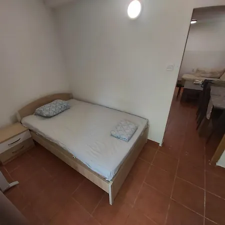 Apartment Two Bedrooms With Garden View *
