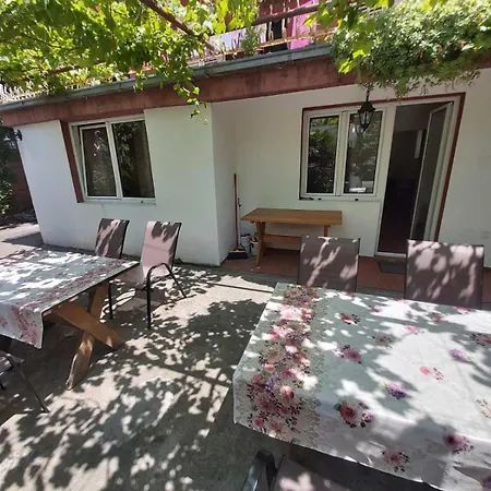 Apartment Two Bedrooms With Garden View *